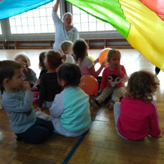 Kleines Abschlussfest beim Eltern-Kind-Turnen Kleines Abschlussfest beim Eltern-Kind-Turnen
