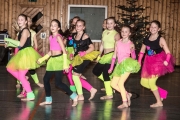 Die Tanzgruppe Ayumi tanzt zu "I wanna dance with somebody".