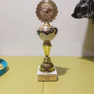 1. Platz bei Turnierpremiere 1. Platz bei Turnierpremiere